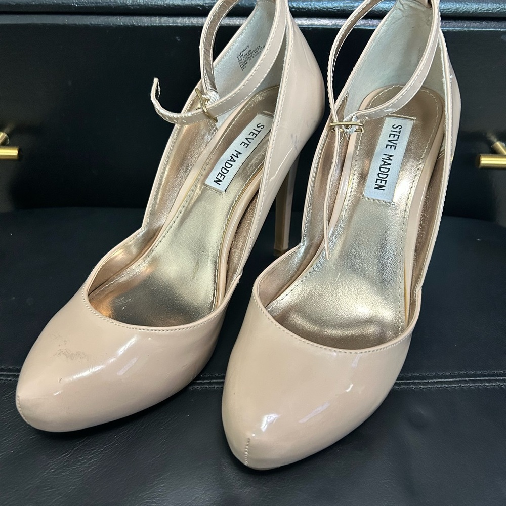 STEVE MADDEN Cream Patent Leather Heels, size 7.5
